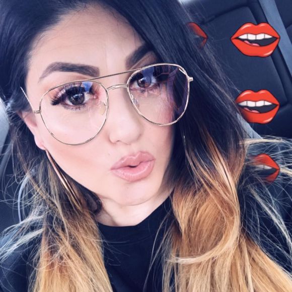 Meet your Posher, Davina - Picture 2 of 2